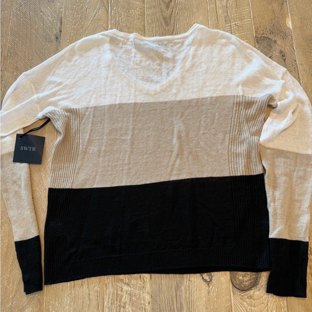Colorblock V-Neck Sweater in White, Beige & Black - Picture 9 of 9